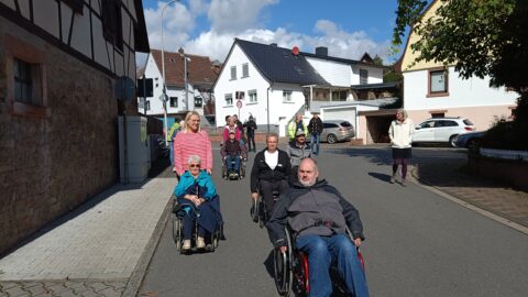 Bergab mit Rollstühlen